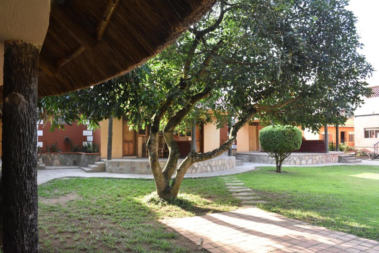Secrets Guest House Entebbe Esterno foto