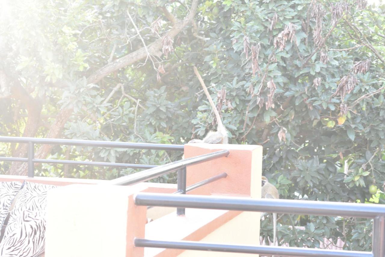 Secrets Guest House Entebbe Esterno foto