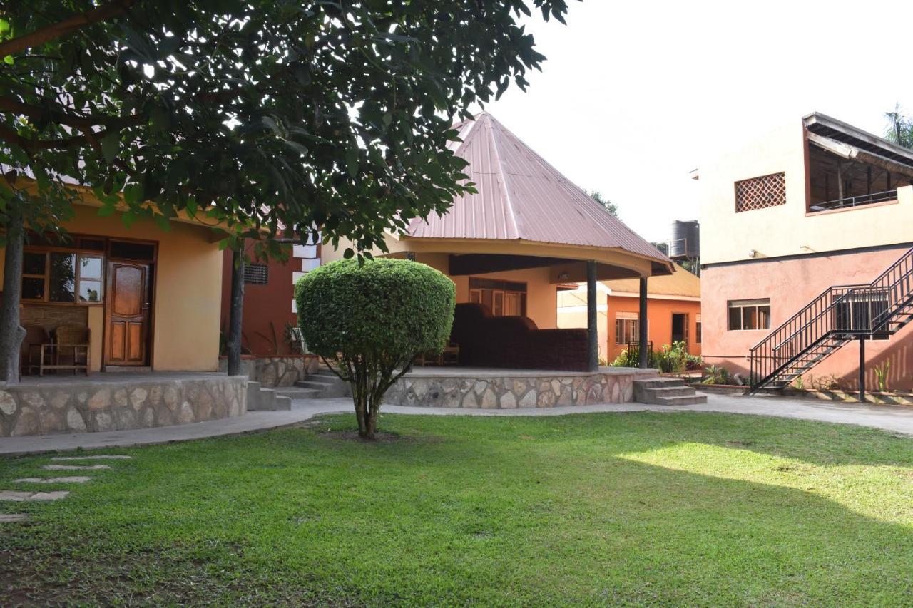 Secrets Guest House Entebbe Esterno foto