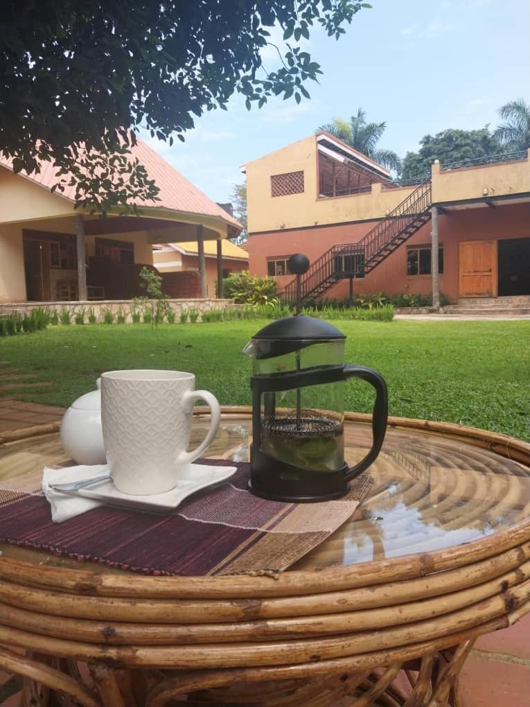 Secrets Guest House Entebbe Esterno foto