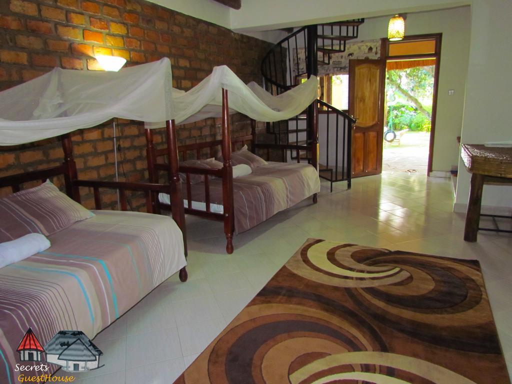 Secrets Guest House Entebbe Esterno foto