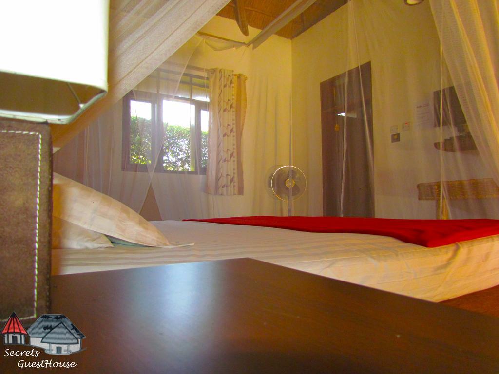 Secrets Guest House Entebbe Esterno foto