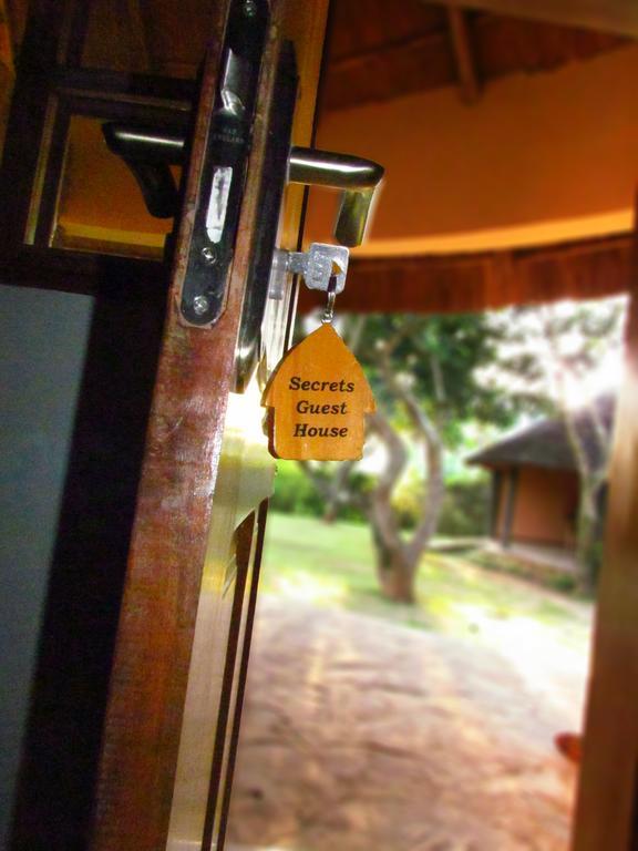 Secrets Guest House Entebbe Esterno foto