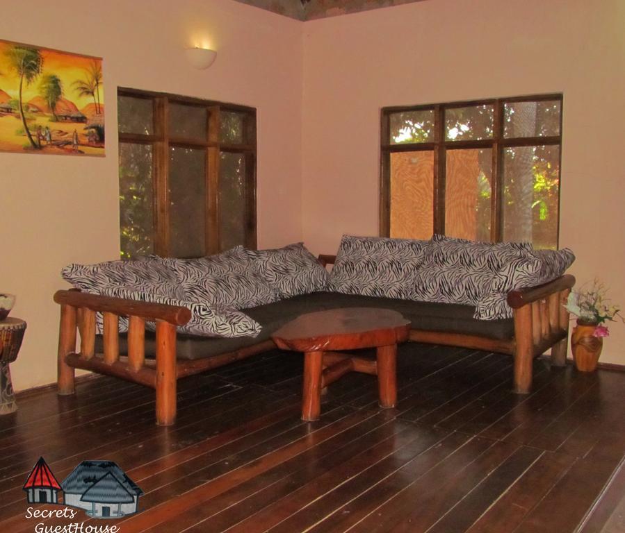 Secrets Guest House Entebbe Esterno foto
