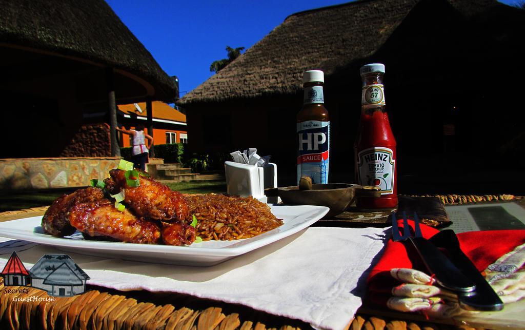 Secrets Guest House Entebbe Esterno foto